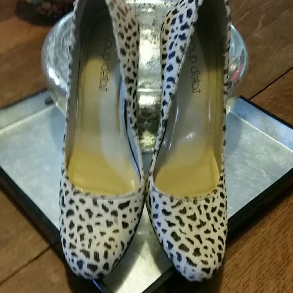 Animal print skin round toe pumps! Classic for eve